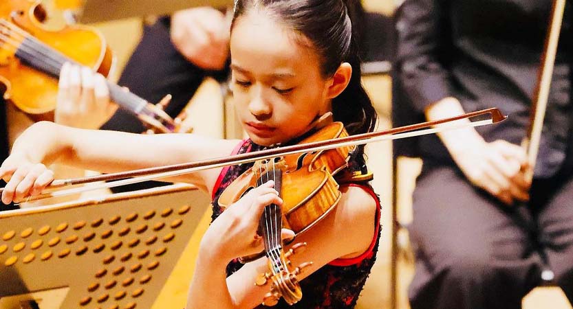 English Stripped Bare - B. Bearington & Naomi Culture & Music: Himari Yoshimura Violin Montreal Mini Violini