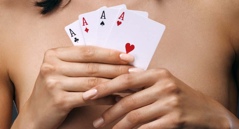 English Stripped Bare - B. Bearington & Naomi Learn Real English Idiom: Play Cards Close to Chest